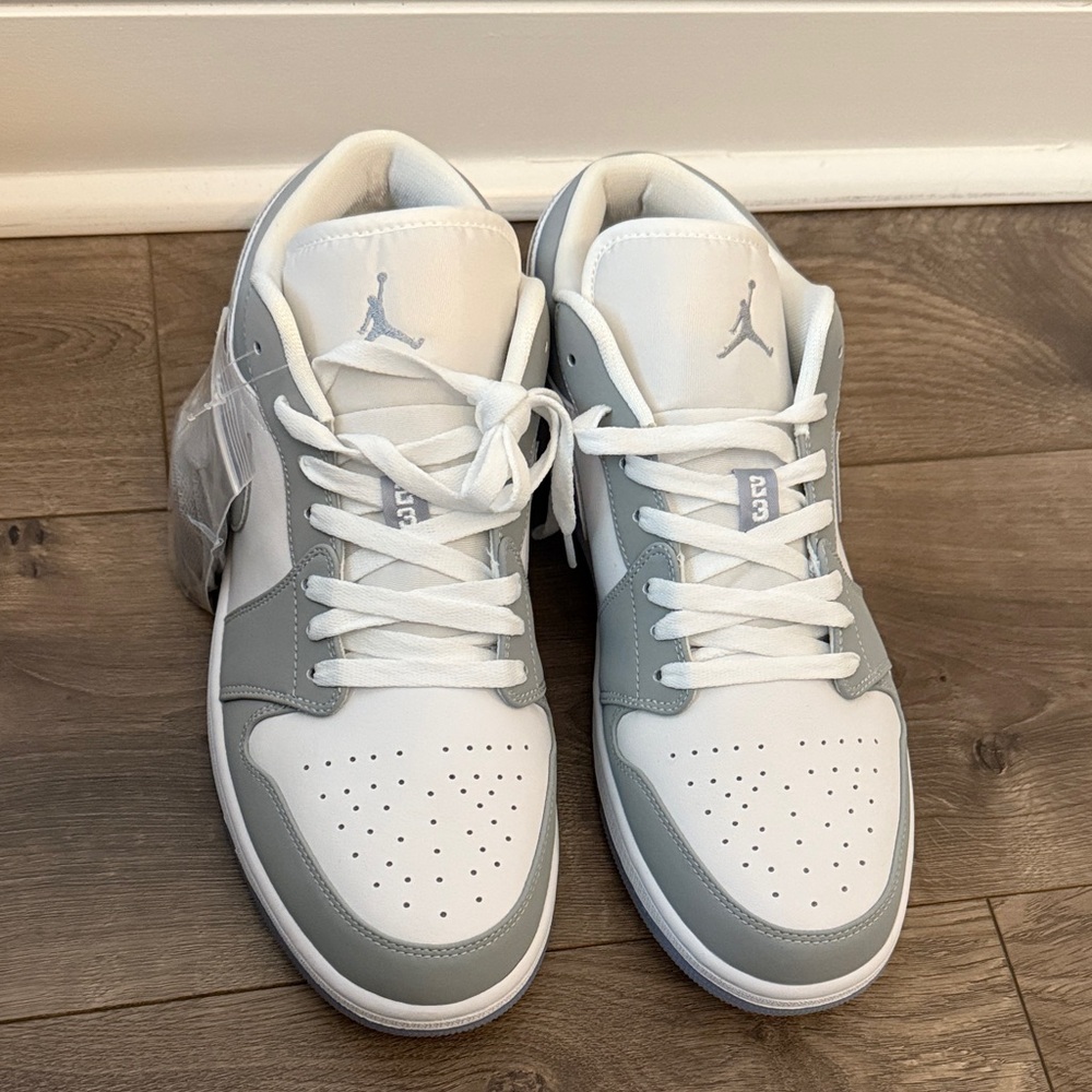 Brand new Nike Athletic Shoes - White and Gray